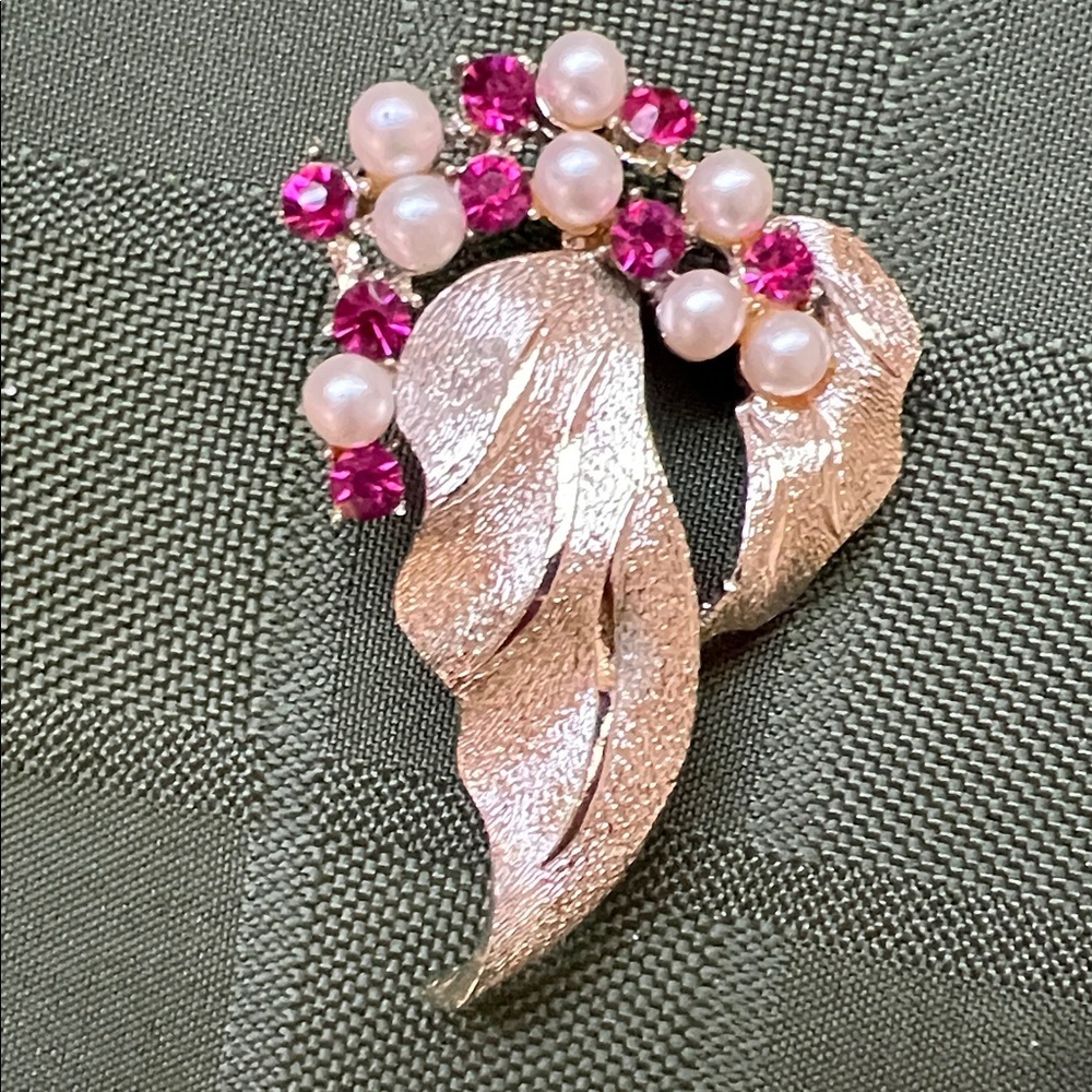 Vintage Silver Tone Leaf Brooch with Pink Crystals and Pearls - Jewelry
